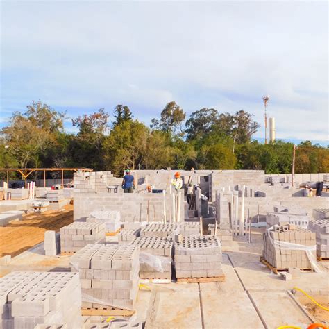 baliza construtora|condomínio ravena.